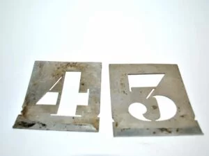 Pochoirs n°3 et 4 - chiffres lettrages INDUSTRIEL en métal zinc alu?