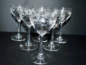 SAINT-LOUIS Série de 6 Verres à pied en cristal gravé à l'acide modèle SYLVA "gravure cristal de roche" de 1930
