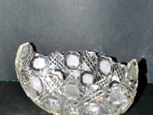 Coupe corbeille ovale en verre pressé-moulé