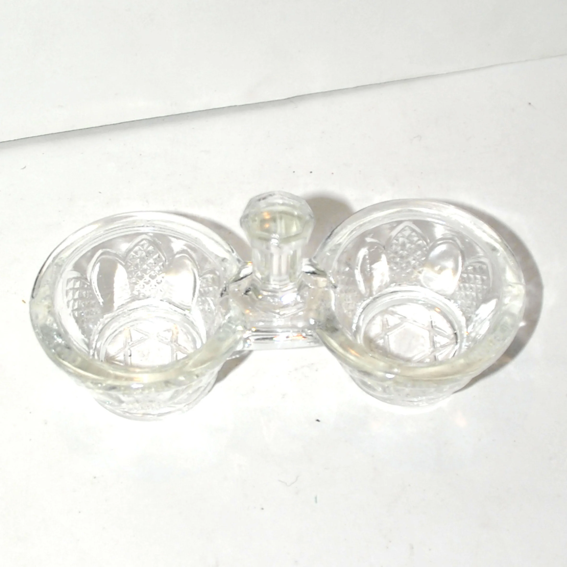 Salière double en verre pressé-moulé Croix Juive