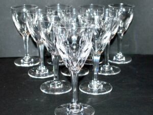 SAINT-LOUIS Lot de 10 verres en cristal taillé modèle VIC 1930