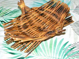 Panier vide-poche vintage en rotin tressé