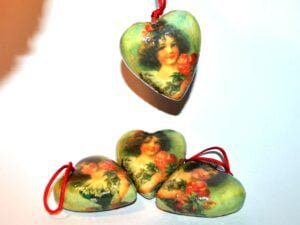 Lot 4 Boules de Noël Coeur en papier maché VINTAGE chromo fillette