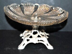 Coupe sur pied ART NOUVEAU en verre moulé et régule 1900