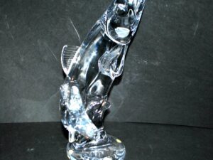 SEVRES, Sculpture Statue poisson Truite Saumon DESIGN 1960 en cristal de Sèvres signé