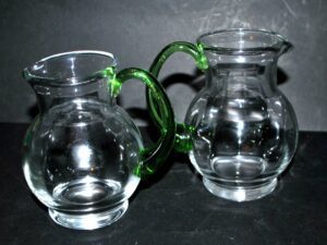 Lot de 2 Pichets à vin en verre soufflé - broc ballon alsacien vert