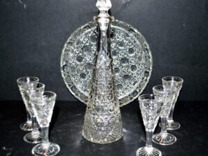 Verrerie Fenne Sarre, Service à liqueur moulé Diamant 6 verres carafe plateau