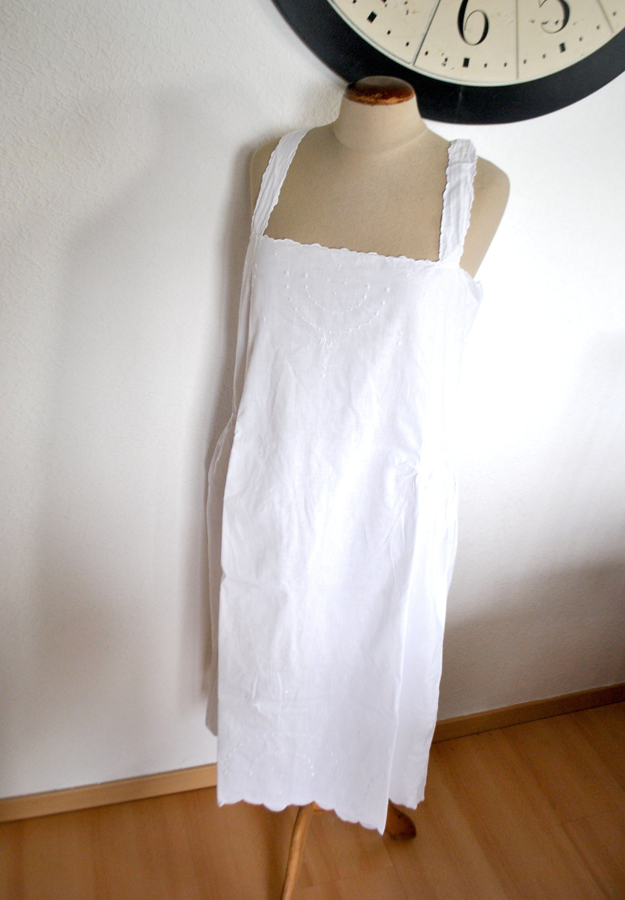Chemise de nuit - robe dessous vintage en coton brodé à pois T44/46