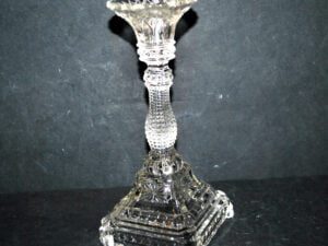 PORTIEUX VALLERYSTHAL Bougeoir Flambeau Diamant en verre pressé moulé H18cm