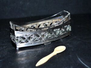 Salière navette Empire métal argenté ALPACA cristal - frise couronne de laurier