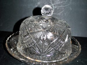 Cloche à fromage vintage en verre pressé-moulé