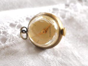ORNATA Montre mécanique vintage - pendentif boule plaqué or Mouvement suisse FONCTIONNE