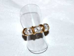 Bague Vintage en métal plaqué Or orné de cabochons de cristal T52