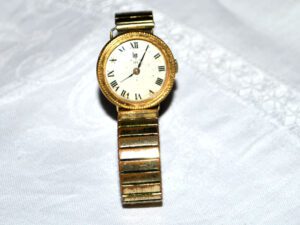 LIP Montre femme vintage mécanique doré "Lip in" n°716336 - années 1960-70