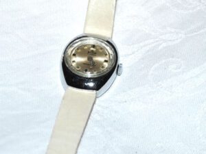 WILSON Montre femme vintage Swiss Made mécanique argenté et bracelet cuir blanc