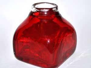 Vase carré DESIGN SCANDINAVE en verre soufflé rouge 1960-70 dlG Whitefriars