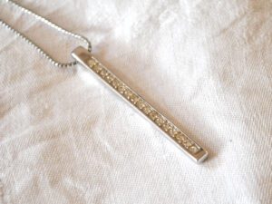 SWAROVSKI Collier Pendentif tige en strass cristal signé du cygne