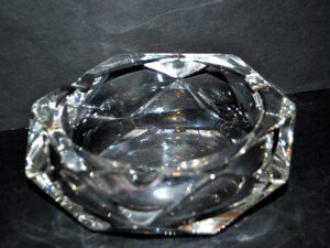 Cendrier vintage en cristal moulé à facette - vide-poche hexagonale