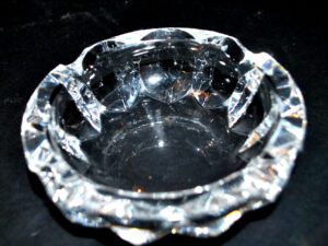 SAINT-LOUIS Cendrier en cristal taillé vintage