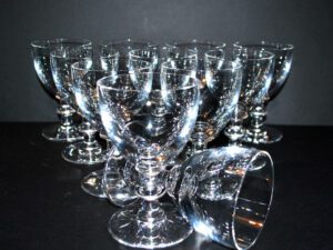SAINT-LOUIS Lot de 11 Verres à vin TRIANON en cristal "2e choix" H12cm