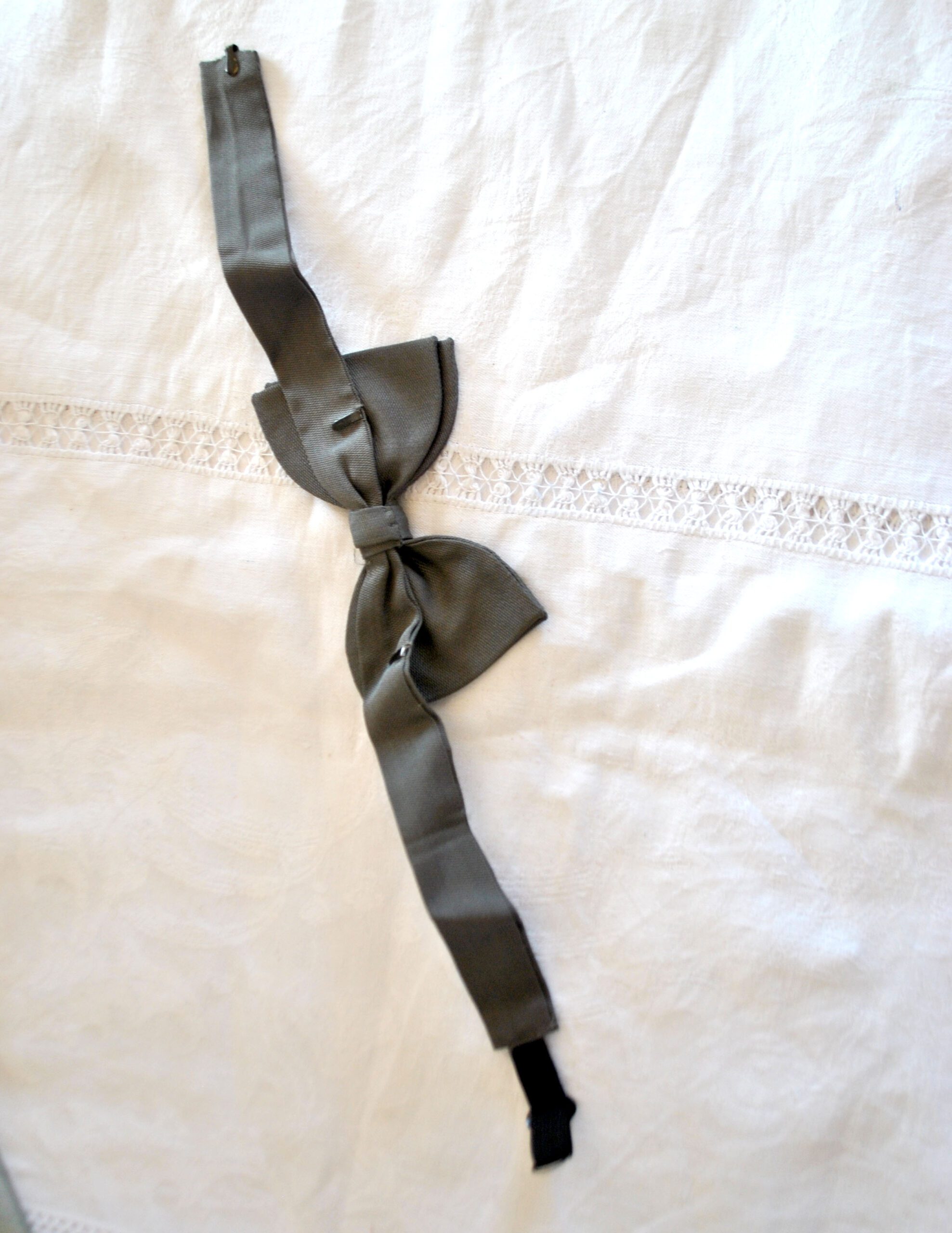 Nœud papillon vintage en satin gris - Costume homme gentleman – Image 10