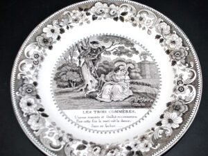 MONTEREAU Assiette parlante Théâtre ancienne "Les trois commères" 1850