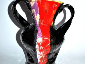 VALLAURIS Vase vintage en céramique émaillé rouge et noir signé
