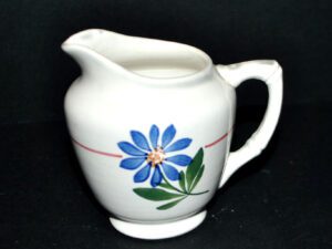SARREGUEMINES Pot à lait - Crémier en faïence Forme Bambou décor pochoir 1920