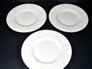 WEDGWOOD Lot 3 assiettes dessert Faïence moulé PATRICIAN guirlande England