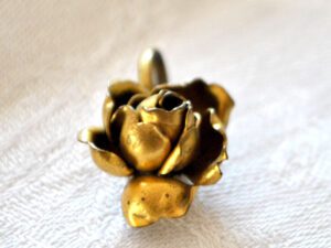 CELLARIUS Strasbourg pendentif ROSE en métal doré 1930-1940