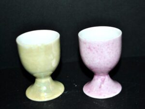 Lot de 2 Coquetiers en porcelaine pastel vintage - jaune et rose irisé