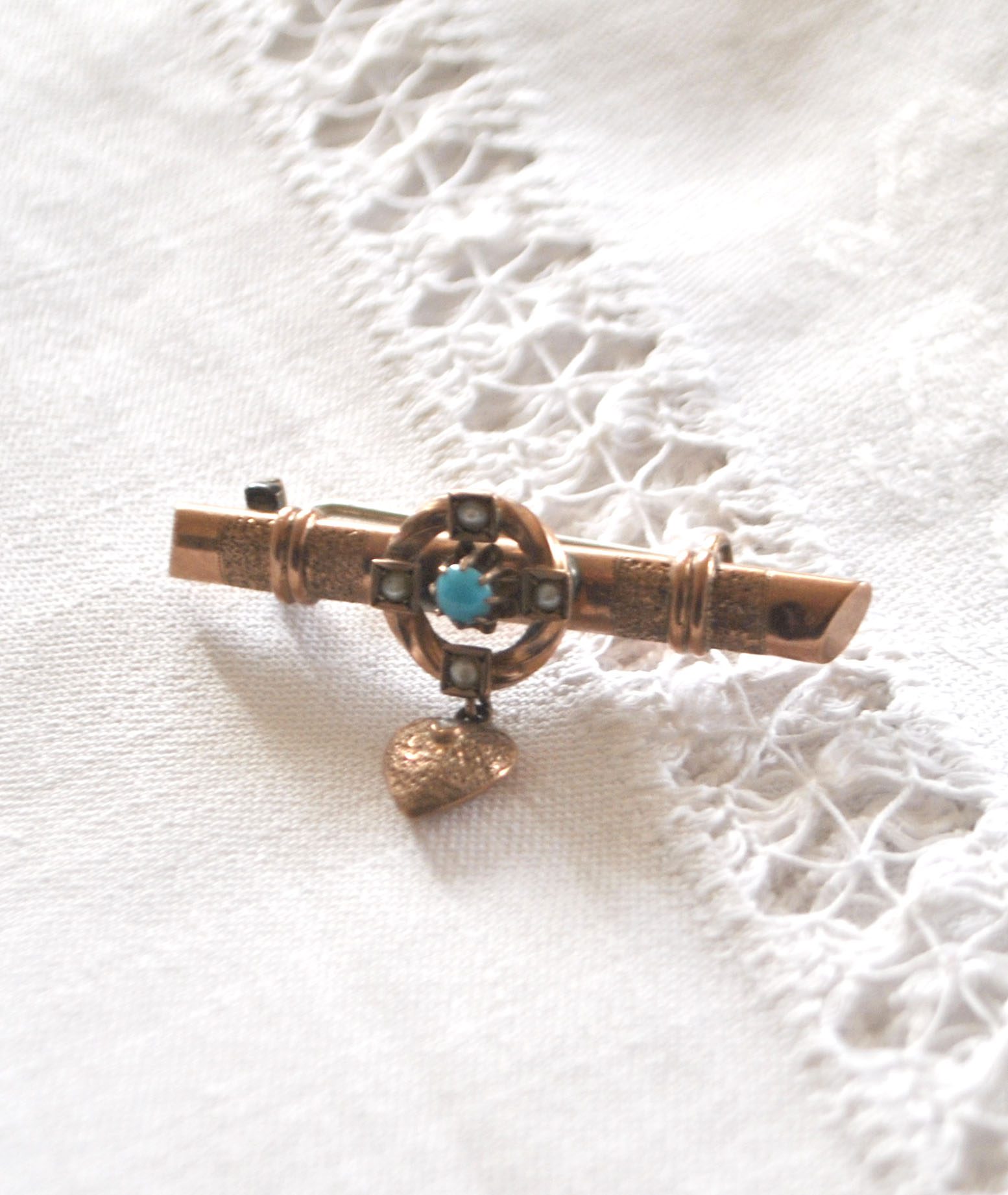 Broche de col ancienne en Or rose ornée d'un coeur et perles fines 3.95gr – Image 7