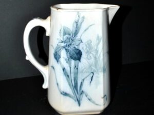 Pichet broc Art Nouveau ancien fleur Iris en Faïence Villeroy Boch Wallerfangen