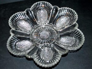 PORTIEUX Plat à œuf ancien en verre moulé - Oeufrier Présentoir brunch