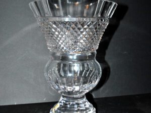 Vase Médicis en Cristal de Bohème taillé signé TW & Co