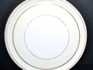 LIMOGES Plat à tarte en porcelaine à liseré or 32cm