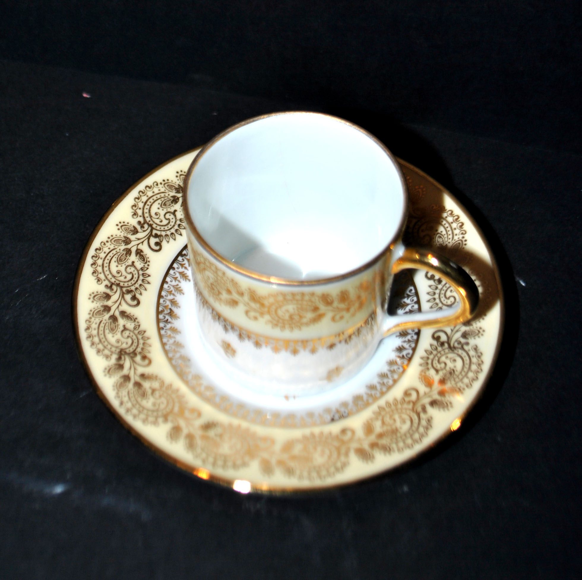 LIMOGES Tasse litron porcelaine jaune et or signé Porcelaine d'Art PP – Image 5