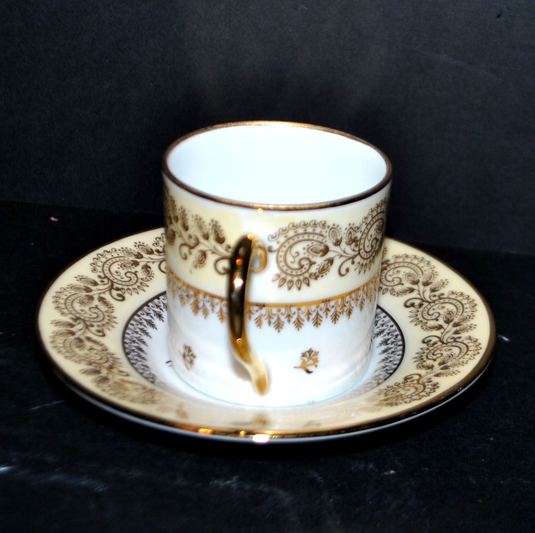 LIMOGES Tasse litron porcelaine jaune et or signé Porcelaine d'Art PP – Image 6