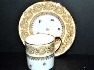 LIMOGES Tasse litron porcelaine jaune et or signé Porcelaine d'Art PP