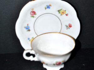 Tasse à café vintage en porcelaine fleurie allemande Hutschenreuther
