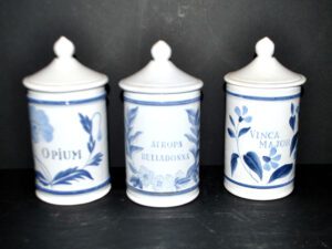 LONGCHAMP Lot 3 Pot pharmacie en faïence Poison Opium Belladone Pervenche