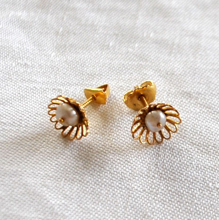 Boucles d'oreille fleurs et perle puces anciennes en Or jaune 14K 1.2g – Image 9
