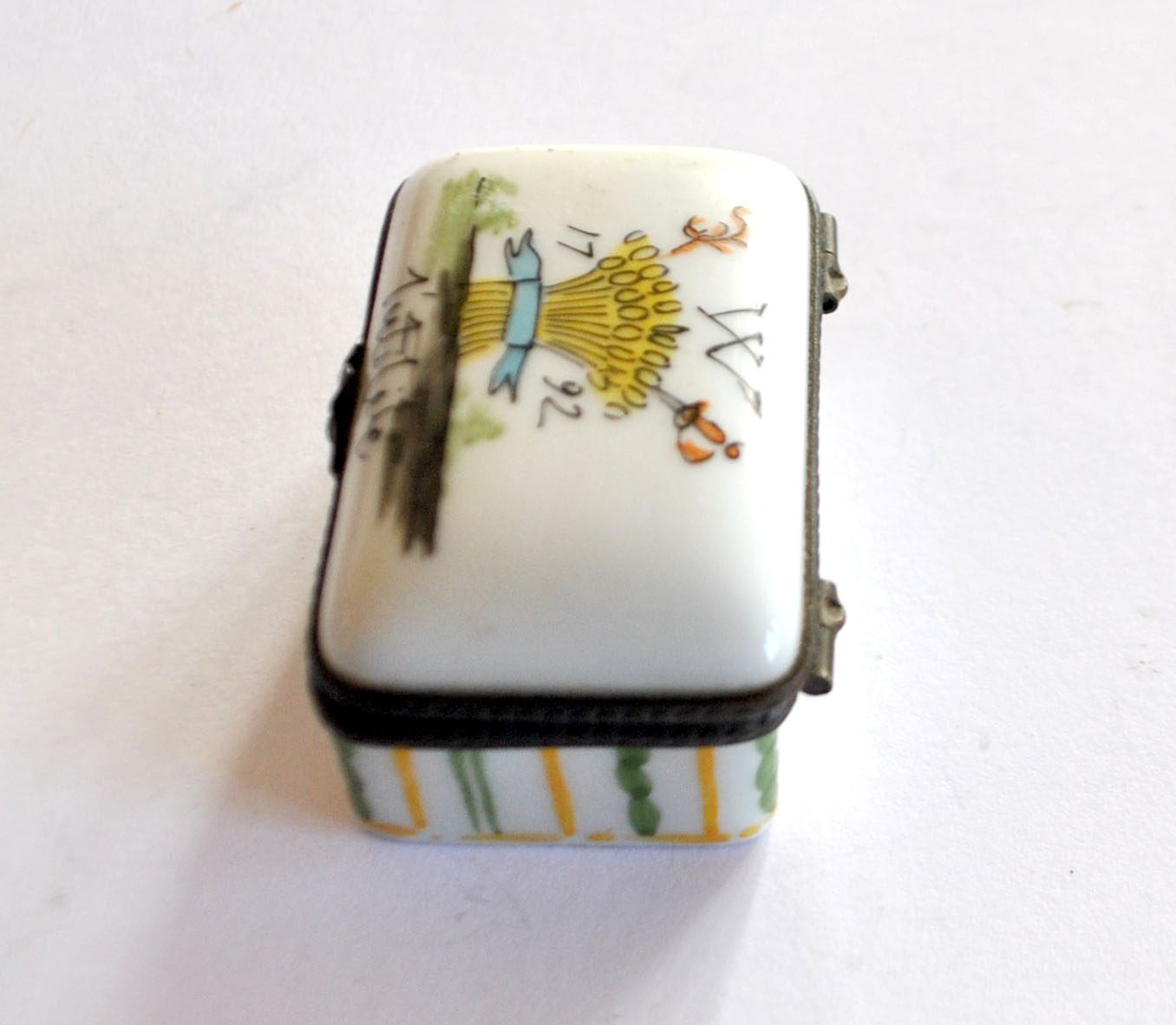 Boite Pilulier vintage porcelaine peint main Décor "W l'utilité 1792" Révolution – Image 10