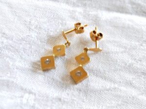 Boucles d'oreille clou losange vintage en Or jaune 750 1.7g