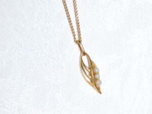 MURAT Collier vintage chaîne fine et pendentif goutte en Plaqué Or