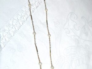 Collier vintage chaîne fine dorée et perles fantaisie 40cm