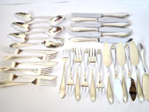 DEETJEN Ménagère 30 couverts de table Argenterie Moderniste chantourné