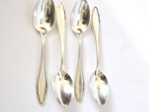 DEETJEN Lot 4 cuillères à dessert en métal argenté DESIGN Moderniste chantourné