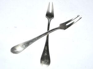 Lot 2 Fourchette escargot crustacé en métal argenté forme baguette fidelio gravé