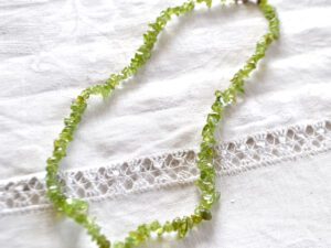 Collier vintage en pierre semi-précieuse verte olivine péridot - 23cm fermé